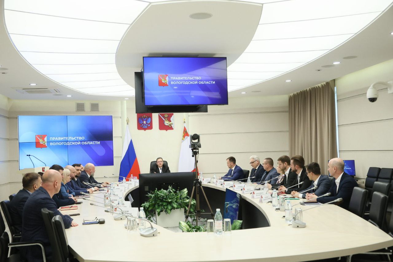 Представил членам Правительства Вологодской области первого заместителя Губернатора - Ивана Борисовича Иноземцева. Он призван усилить нашу команду в плане обеспечения многоуровневой системы региональной безопасности. В добрый путь!