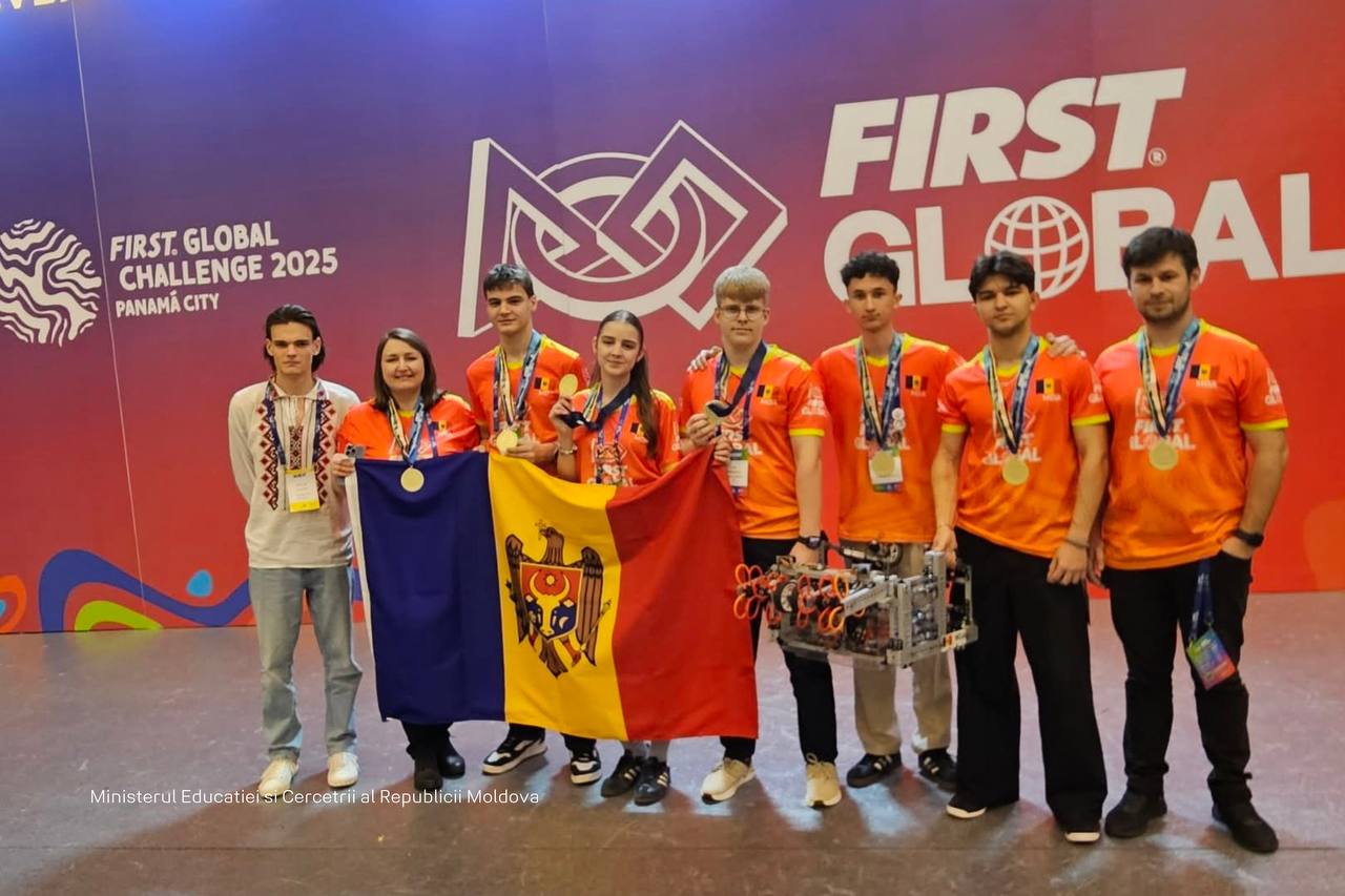 Школьники из Молдовы в пятый раз завоевали золото на крупнейшей в мире олимпиаде по робототехнике FIRST Global для молодых людей 15 18 лет Соревнование прошло в Панаме и собрало участников из более чем 190 стран