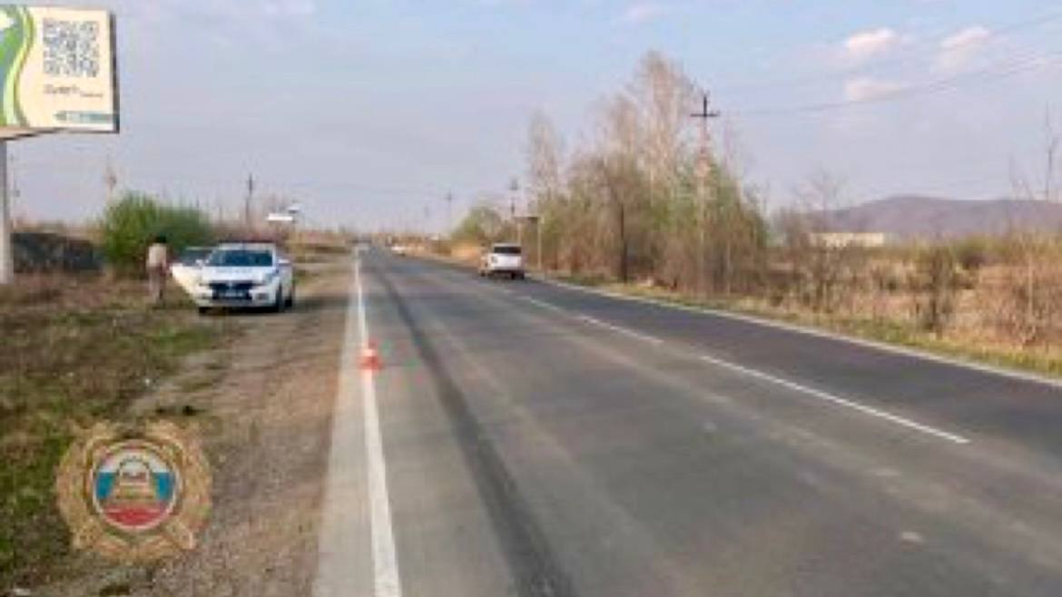 На Комшоссе сбивший велосипедистку водитель уехал с места наезда В воскресенье в 13 часов неустановленный водитель, двигаясь по Комшоссе со стороны Восточного шоссе в сторону улицы Новаторов в районе Комшоссе 105 и остановки «Докучаева допустил наезд на 39-летнюю велосипедистку, которая двигалась по краю проезжей части в попутном направлении. Женщина получила травмы, госпитализация ей не потребовалась. Водитель с места наезда уехал. ГАИ в настоящее время устанавливает обстоятельства случившегося. Если вы располагаете информацией о водителе или транспортном средстве, можете передать имеющуюся информацию через редакцию любым удобным способом.