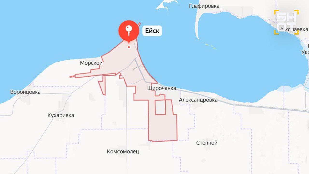 Взрывы прогремели в пригороде Ейска Краснодарского края Предварительно ПВО отражает воздушную атаку ВСУшных БПЛА Как сообщает издание SHOT минимум три взрыва было слышно в городе Ейск и окрестностях Очевидцы сообщают что от громких звуков стёкла в рамах ходили ходуном а в небе виден огненный шар По предварительным данным российская ПВО уничтожает украинские беспилотники на подлёте к городу Официальной информации пока нет Вся информация по БПЛА на территории края будет опубликована в нашем канале в MAX max ru krasnodarkray1 max ru krasnodarkray1 max ru krasnodarkray1