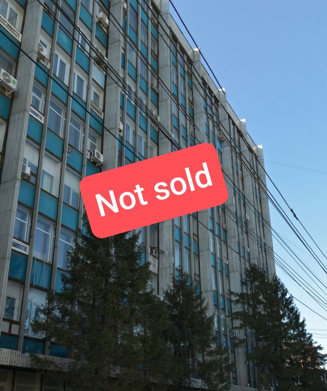 Никому не н н нада В конце июля на платформе РТ Капитал дочерняя компания Ростеха опубликовано извещение о проведении торгов по продаже имущественного комплекса саратовского оборонного АО НПП Алмаз Покупателей искали для 24 помещений общей площадью 2 7 тысячи квадратных метров В документации аукциона указано что 444 квадратных метров из них снимают различные организации Также в лот входит земельный участок площадью 3 тысячи квадратных метров Недвижимость расположена на Кутякова 5 недалеко от пересечения с улицей Радищева За нее просили 56 2 миллиона рублей Сегодня подведены итоги торгов Аукцион не состоялся Судя по отсутствию информации о заявках в нем никто не захотел участвовать