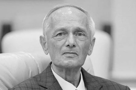 На 75 м году жизни скончался заслуженный учитель России депутат ЗакСО Евгений Букреев 35 лет он бессменно руководил средней общеобразовательной школой 3 в Кировграде с сайта ЗакСО justmediaru