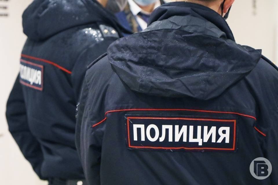Под Волгоградом ищут должников по оплате административных штрафов Местным жителям напомнили, что будет, если не выплатить штраф вовремя. В Камышинском районе Волгоградской области сотрудники полиции ищут должников по оплате административных штрафов. Об этом сообщили в межмуниципальном отделе МВД России «Камышинский». Полицейские напомнили: выплатить административный штраф надо за 60 дней. В противном случае вас ждет административная ответственность. За невыплату штрафа в положенные сроки вам грозит увеличения штрафа, арест до 15 суток, обязательные работы. Кроме того, постановления по делам об административных правонарушениях, по которым истёк срок добровольной оплаты, направляются в службу судебных приставов для принудительного взыскания.
