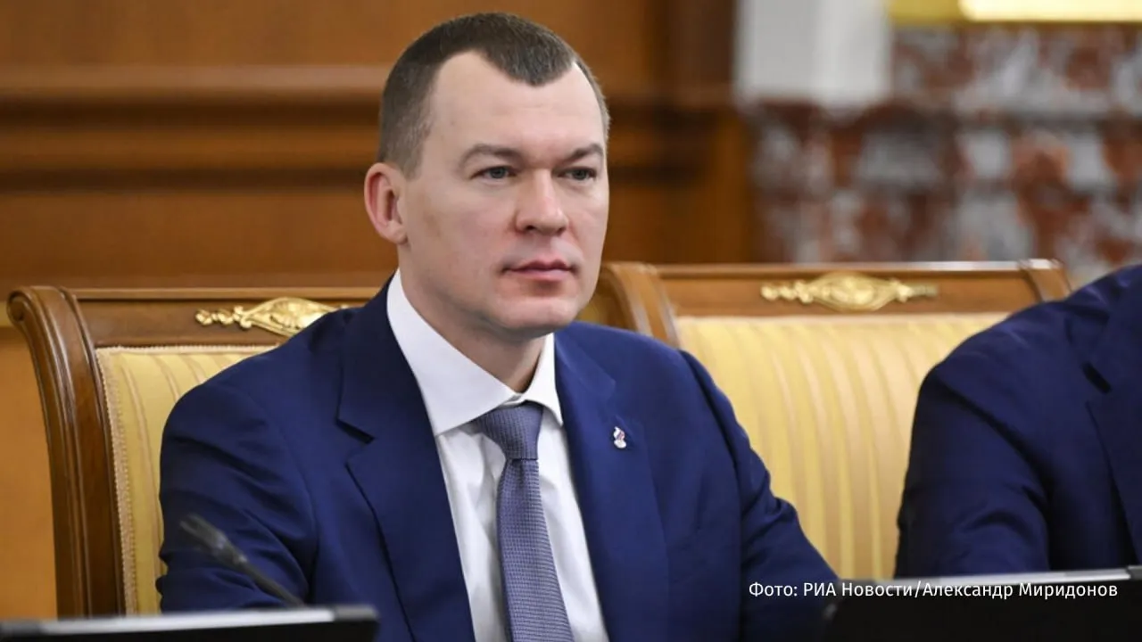 В РФ ожидают что решение МОК по допуску белорусских спортсменов к международным соревнованиям станет прологом к аналогичному решению и в отношении россиян заявил министр спорта РФ Михаил Дегтярев Он поприветствовал снятие всех ограничений с белорусов но выразил сожаление по поводу того что юридическая комиссия МОК вновь отложила вердикт по Олимпийскому комитету России Решение о дальнейших шагах мы примем в зависимости от комментария МОК Увязывание решения по восстановлению ОКР с любыми не относящимися к делу вопросами неприемлемо говорится в сообщении Министр отметил что процесс восстановления явно затянулся тем более на фоне позитивной динамики по допуску российских юниоров более чем в 20 видах спорта а также пловцов дзюдоистов и других атлетов во всех возрастных категориях под флагом и с гимном Флаг России с начала 2026 года поднимался более 80 раз на мировых и европейских чемпионатах кубках и первенствах подчеркнул Дегтярев Больше новостей IZ RU в MAX