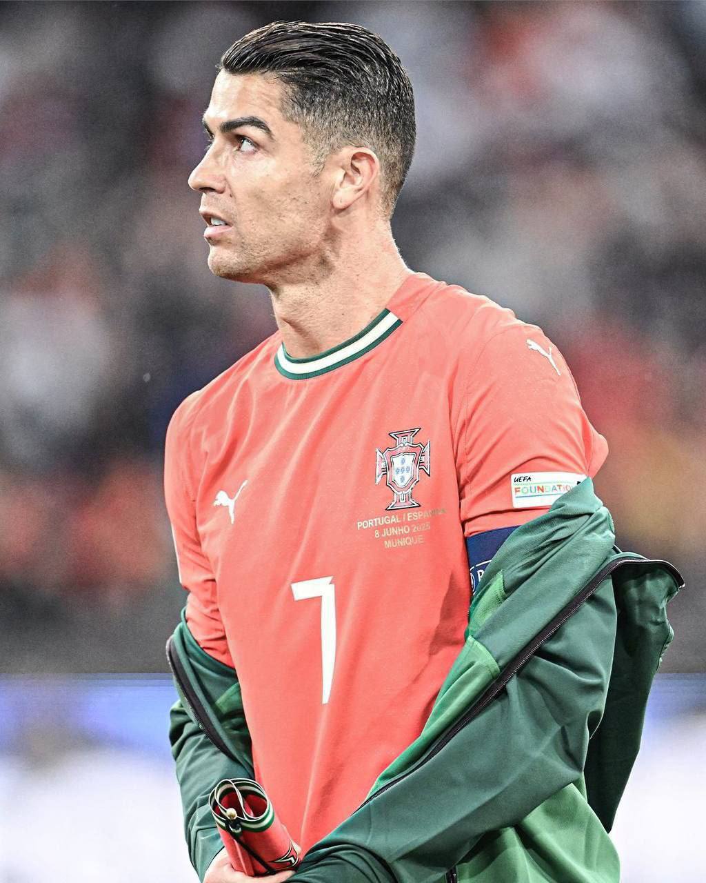 Официально Роналду сможет сыграть в первом матче ЧМ 2026 Криштиану получил лишь 1 матч дисквалификации вместо 3 х предполагаемых который уже отбыл Таким образом он сможет играть на мундиале с первого тура Рады myachPRO