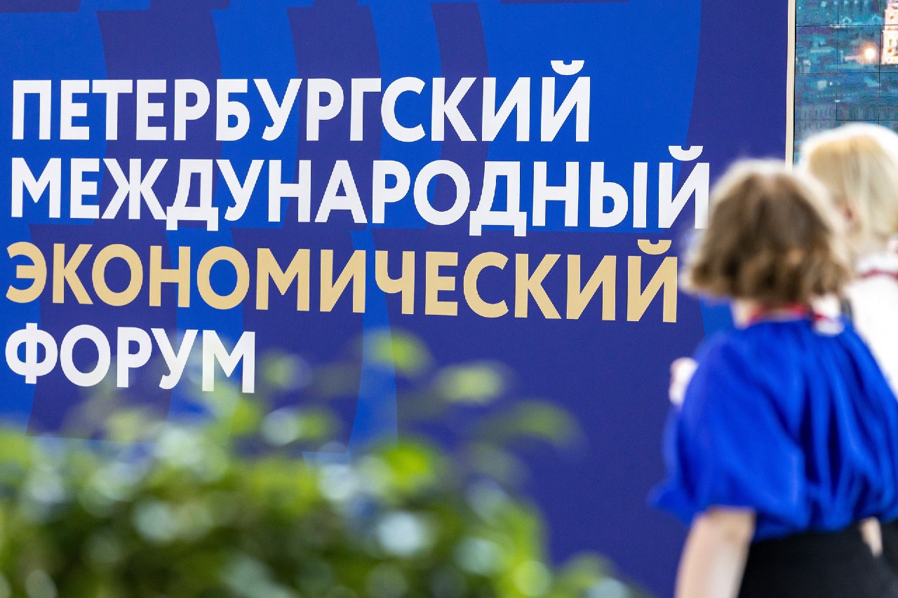 В дни ПМЭФ с 18 по 21 июня будут дорожные ограничения в Петербурге Об этом заранее предупредили городские власти, заявив, что «временные ограничения движения неизбежны для мероприятий такого уровня». Кроме того, для участников форума сохранят требование предоставлять отрицательный тест на COVID-19, несмотря на официальное завершение пандемии. Фото: Alexey Smyshlyaev / Shutterstock