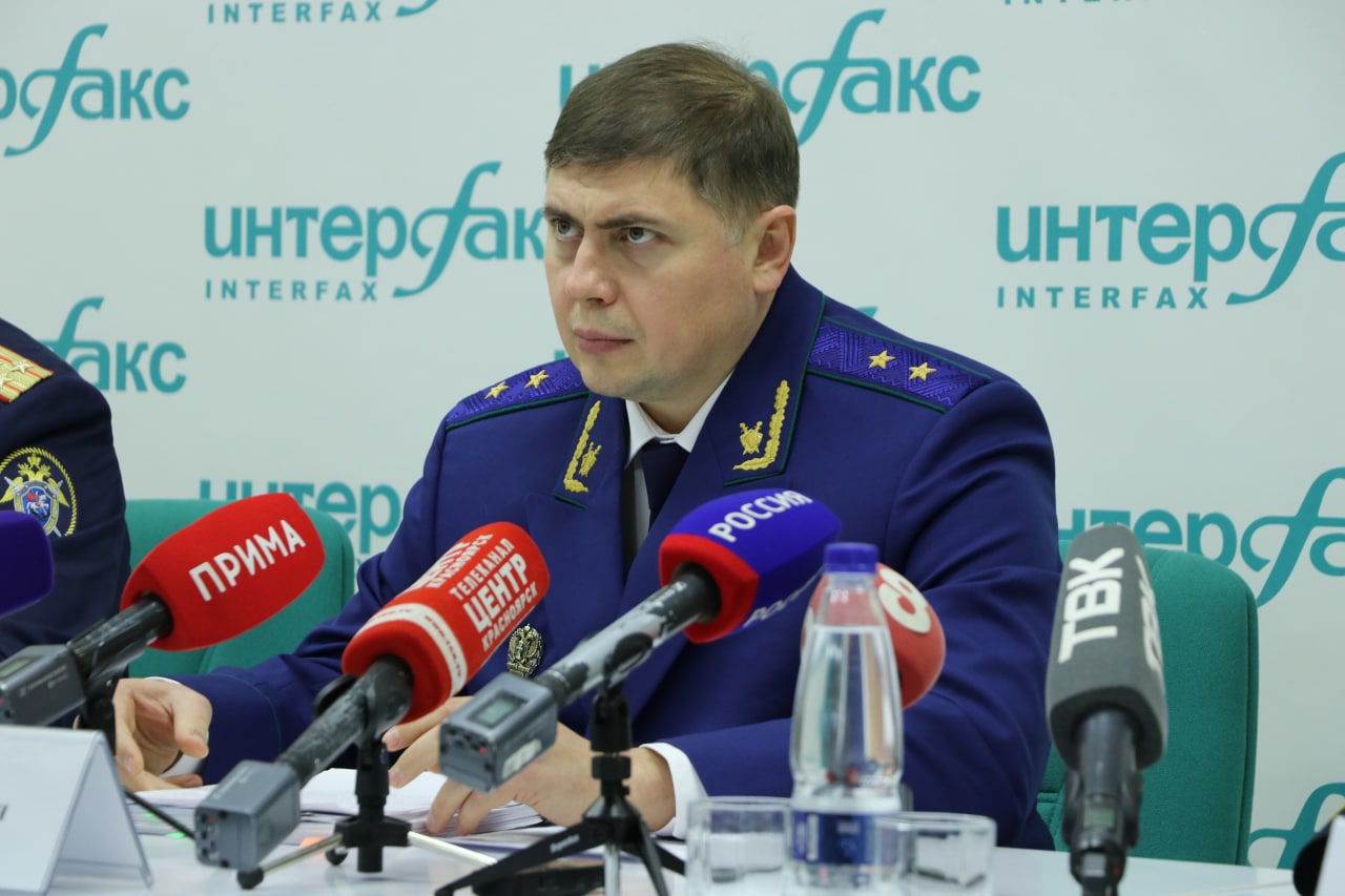 Уважаемые представители СМИ В честь Международного дня борьбы с коррупцией пройдет пресс конференция прокурора края Романа Тютюника совместно с начальником ГУ МВД Россиии по Красноярскому краю Александром Соловьевым и руководителем ГСУ СК России по Красноярскому краю Алексеем Ерёминым Дата и время 9 декабря 2025 г 11 00 Место г Красноярск ул Обороны д 3 офис 104 пресс центр Интерфакс Сибирь Формат предполагает краткие выступления руководителей ведомств о результатах работы в сфере противодействия коррупции и ответы на вопросы журналистов   Подтвердить участие представителей средств массовой информации необходимо до 5 декабря 2025 г по адресу krpronws 24 mailop ru В заявке необходимо указать наименование СМИ фамилии имена отчества и контакты участников