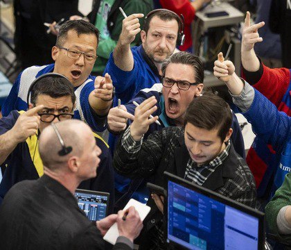 Внедрение ИИ вызвало софтверный армагеддон резкое падение акций разработчиков ПО На Уолл стрит зафиксирована волна падения акций компаний программного обеспечения Ее связывают с опасениями технологических изменений на фоне развития искусственного интеллекта и больших языковых моделей Поводом для усиления биржевой нестабильности стали новые ИИ инструменты на базе больших языковых моделей включая решения Anthropic Claude а также разочаровывающая отчетность Microsoft