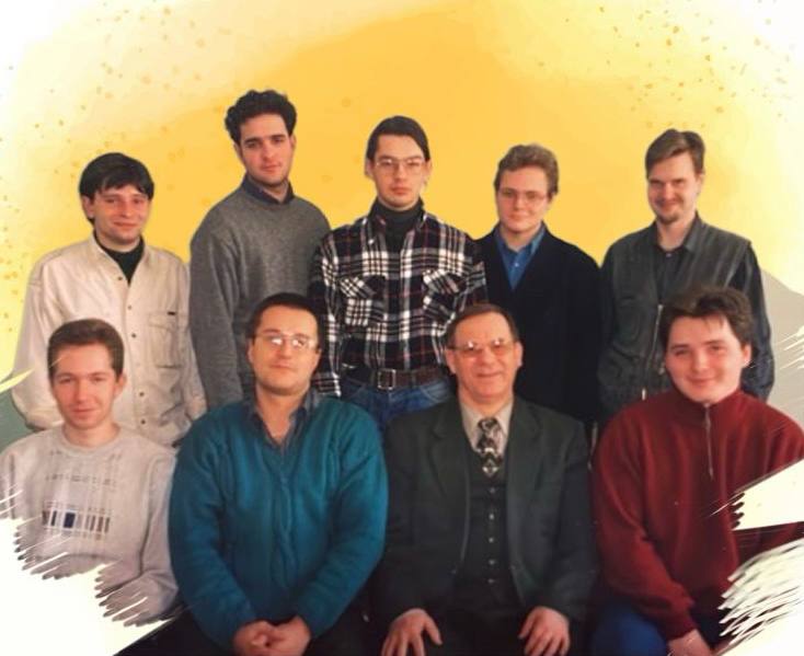 Сегодня в России отмечается День аспиранта Праздник приурочен к исторической дате публикации документов Совнаркома РСФСР которые заложили основы системы подготовки научных работников Аспирантура это важнейший этап в научной карьере Это не просто продолжение образования а настоящий старт исследовательского пути Именно здесь формируются будущие лидеры науки рождаются новые идеи и закладываются основы прорывных открытий Получение ученой степени открывает двери в академическое сообщество дает возможность участвовать в крупных проектах и вносить свой вклад в развитие знаний и нашей страны Данные Института статистических исследований и экономики знаний НИУ ВШЭ сборник Наука Технологии Инновации 2026 наглядно показывают что интерес к научной карьере продолжает расти Так численность аспирантов в 2024 году увеличилась до 125 9 тыс человек это на 3 6 больше чем в 2023 году и на 43 5 превышает показатель 2020 года При этом завершили обучение 15 9 тыс человек что на 12 3 больше чем годом ранее Государство сегодня уделяет большое внимание поддержке молодых исследователей В бюджете на трехлетний период предусмотрены средства для выполнения всех социальных обязательств перед студентами и аспирантами Кроме того действуют специализированные программы поддержки научных исследований Есть и ненаучные меры например наш проект Менделеевская карта От всей души поздравляю всех бывших действующих и будущих аспирантов с праздником Ваш выбор пути в науку требует упорства и любознательности и потому особенно ценен Желаю вам плодотворной работы ярких открытий научного вдохновения и крепкого здоровья Пусть ваши исследования находят признание и приносят реальную пользу а каждый новый день дарит возможности для роста и самореализации За вами будущее российской науки