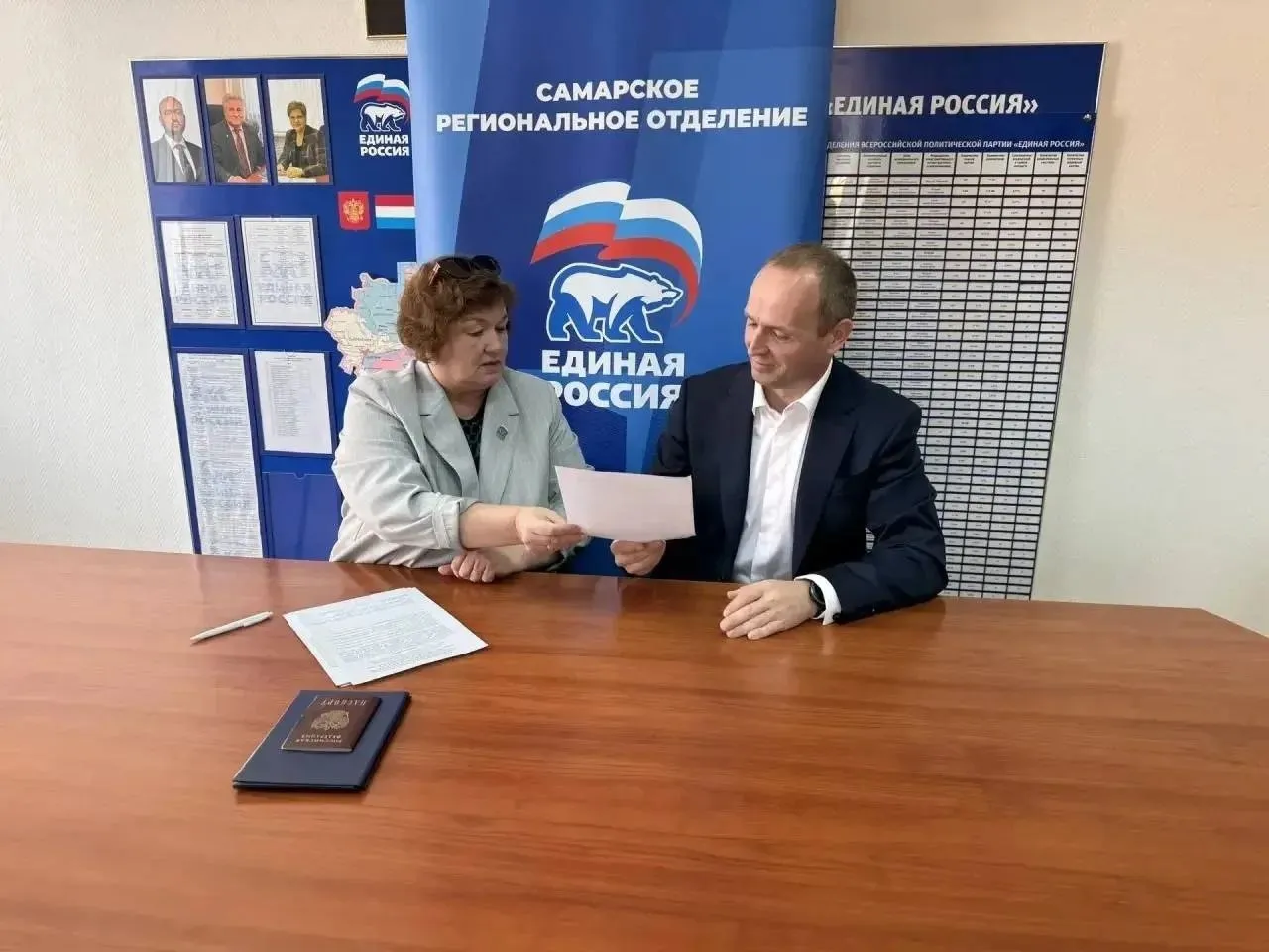 Юрий Кузнецов подал документы на предварительное голосование Единой России Предприниматель и руководитель фармацевтического производства будет участвовать во внутрипартийном отборе по 14 избирательному округу Я родом из Самарской области Здесь учился получил профессию развиваю свое дело цель которого сохранить и укрепить здоровье людей Свое решение участвовать в предварительном голосовании Кузнецов объяснил просто Чтобы продолжить работать для людей