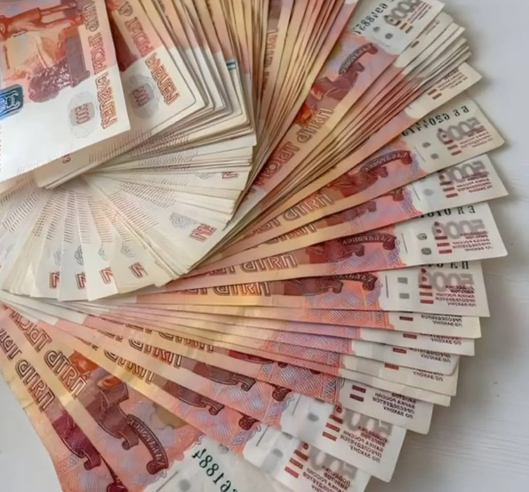 В феврале 2026 года средняя зарплата в Петербурге превысила 125 000 рублей Эй Питер