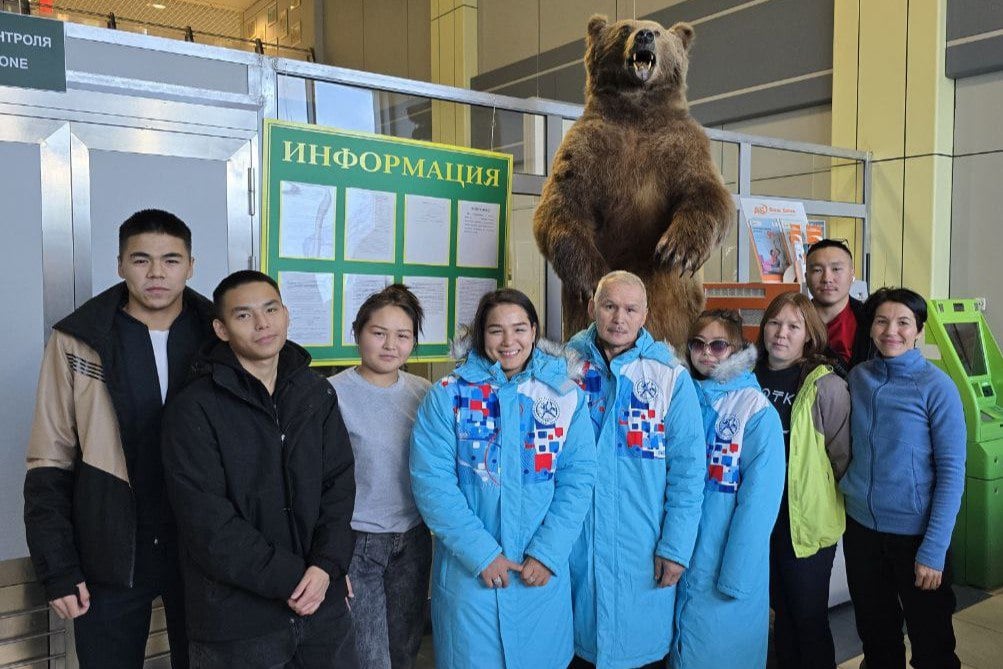 Сильнейшие многоборцы Чукотки представят округ на Кубке России в Сыктывкаре  В столице республики Коми с 12 по 16 ноября выявят сильнейших в тройном прыжке с отталкиванием двумя ногами, беге с палкой по пересеченной местности, метании топора на дальность и тынзяна на хорей, а также в прыжках через нарты. Округ представят спортсмены из национальных сел Новое Чаплино, Лорино и Янракыннот.    ПОДРОБНОСТИ ЗДЕСЬ   : тг-канал/vladislav_kuznecov   #спорт    Информагентство "Чукотка"   ПОДПИСАТЬСЯ    ПОДДЕРЖАТЬ ГОЛОСОМ