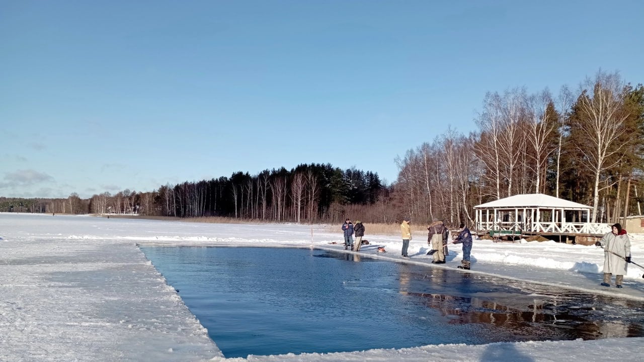 ‍ В Ивановской области впервые проходят соревнования по зимнему плаванию первого этапа Кубка России  Участниками стали более 100 пловцов из 20 регионов страны. Спортсмены будут соревноваться на дистанциях от 25 до 200 метров разными стилями плавания.  Торжественная церемония открытия соревнований состоится 10 января в 10:00 на Рубском озере.