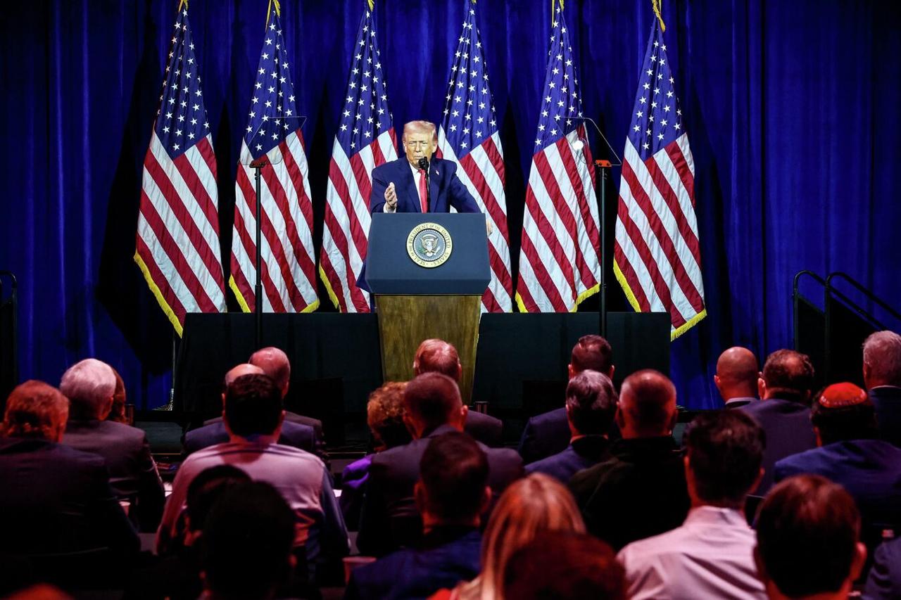 Спикер Палаты представителей США Майк Джонсон пригласил Дональда Трампа выступить с посланием к Конгрессу 24 февраля По традиции в начале года американский президент выступает перед совместным заседанием обеих палат Конгресса чтобы отчитаться о положении дел в стране и обозначить приоритеты на будущее