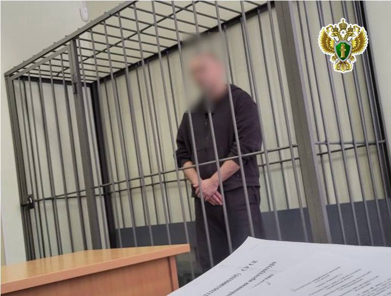 Загребущий директор котласского Горводоканала Чечерин получил реальный срок Котласский городской суд согласился с позицией гособвинителя и признал бывшего директора МП Горводоканал Чечерина виновным в совершении четырех преступлений предусмотренных ч 6 ст 290 УК РФ Получение взятки в особо крупном размере По информации пресс службы областной прокуратуры приговором суда бывшему директору предприятия назначено наказание в виде лишения свободы на срок 5 лет с отбыванием в исправительной колонии строгого режима со штрафом в размере 5 млн рублей Кроме того суд лишил его права заниматься деятельностью связанной с осуществлением организационно распорядительных и административно хозяйственных функций в сфере заключения и исполнения договоров сроком на 6 лет Ещё суд конфисковал имущество осужденного а также денежные средства полученные в качестве взяток Уголовное дело возбуждено по материалам оперативно разыскной деятельности РУФСБ России по Архангельской области Подробнее о проделках Чечерина читайте по ссылке на сайте