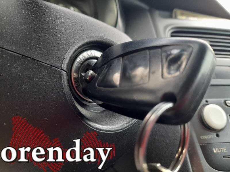 Orenday Оренбург Техосмотр транспортных средств может подорожать с 2026 года минимально допустимая цена проверки легковой машины вырастет с 913 до 1 3 тыс руб Новые цены планируется заложить в методике Федеральной антимонопольной службы ФАС Изменения коснутся почти 6 млн автовладельцев Впоследствии цена может вырасти еще из за введения пошлины за передачу данных о пройденном ТО в базу данных МВД Формально оплачивать ее должны операторы но они считают что нагрузку должны нести автовладельцы Этот вопрос сейчас обсуждается с МВД и Минфином заявили Коммерсанту в подробнее на канале Orenday Оренбург