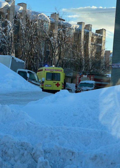 При пожаре в Петропавловске Камчатском погибли двое подростков и двое взрослых Обновлено В квартире на улице Горького в краевой столице произошёл пожар В результате происшествия погибли двое подростков и двое взрослых мужчин Нажмите для подробностей   kam24 ru news main 20251229 124187 html utm source telegram utm medium messenger