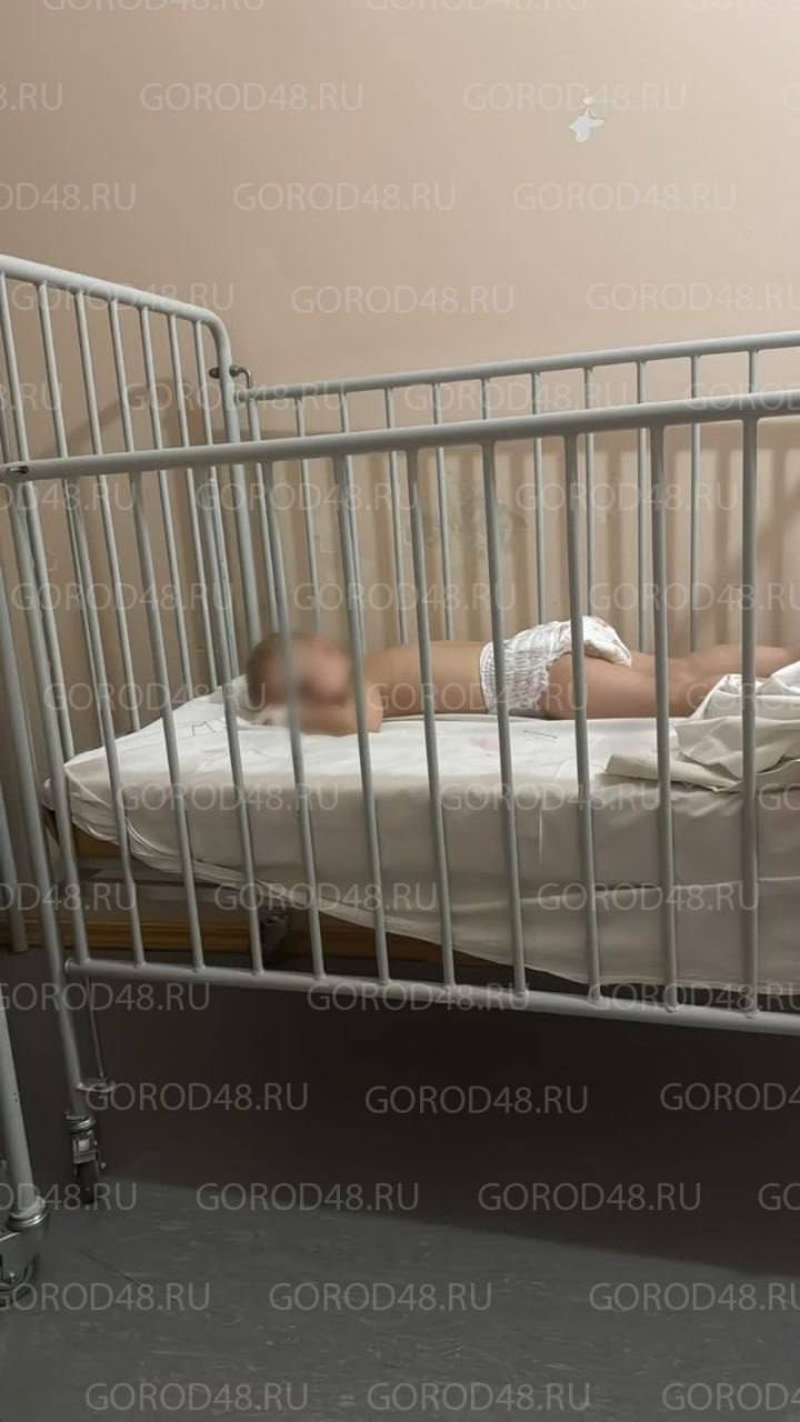 В парке Победы 2-летнего ребёнка ударило током, когда он взялся за провод. Мальчик получил ожоги рук и электротравму. Ребёнка госпитализировали. Проводится доследственная проверка. Подпишись на «Липецк №1»