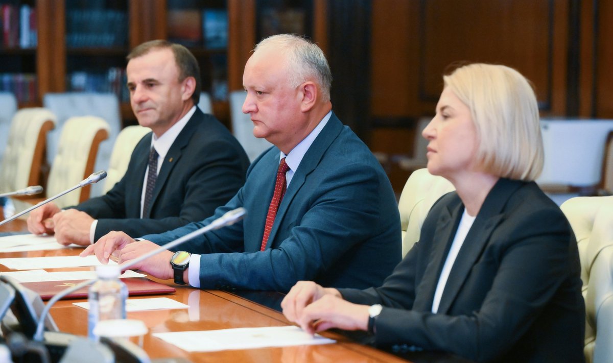 Пророссийской гражданке Молдовы запрещен въезд в Литву Литва во вторник запретила въезд в страну гражданке Молдовы Ирине Влах Решение было принято в связи с её связями с Россией и содействием этому государству во вмешательстве в политические процессы в Молдавии  Запрет на въезд И Влах на территорию Литвы будет действовать в течение пяти лет  В конце августа 2025 года правительство Канады также ввело санкции против И Влах www delfi lt a 120149224
