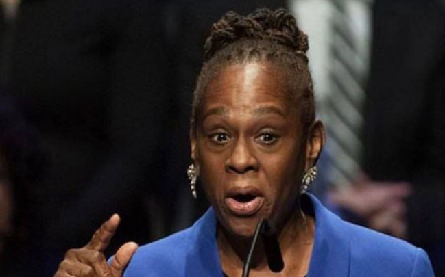 В Нью Йорке не могут найти 850 миллионов которые бывший мэр де Блазио перевел своей жене для решения проблемы бездомных Жена чиновника до сих пор не может обосновать куда делись миллионы но не находится в тюрьме