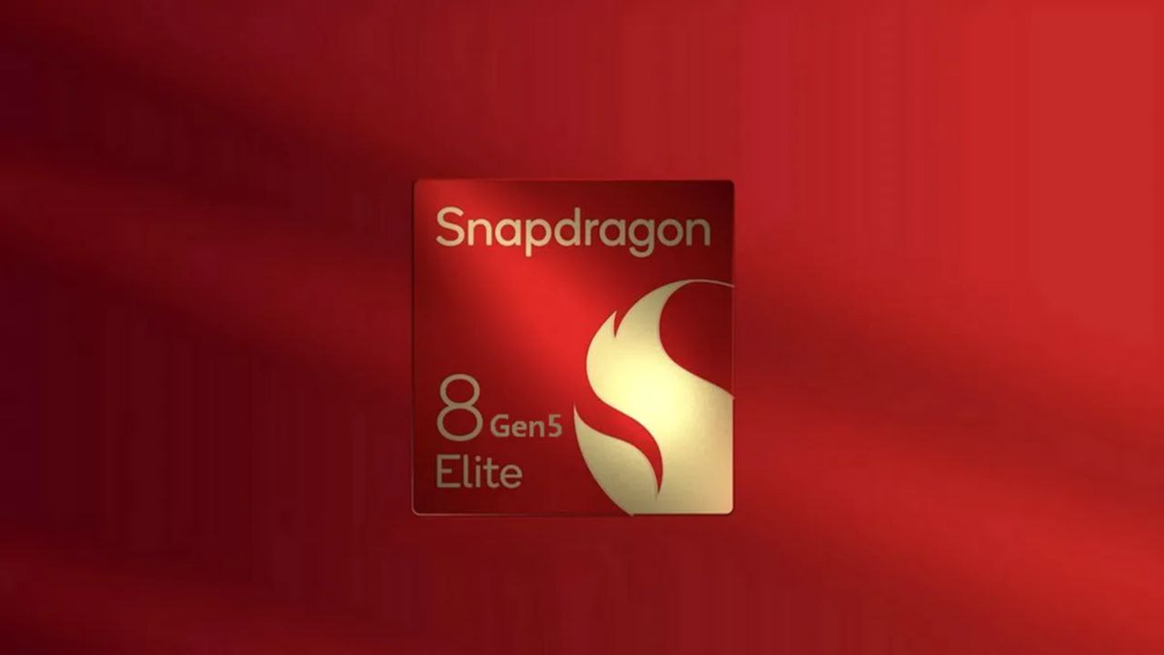 Snapdragon 8 Elite Gen 5 может стать названием следующей флагманской SoC Qualcomm Согласно новым данным Qualcomm планирует изменить название своего следующего флагманского чипсета на Snapdragon 8 Elite Gen 5 вместо ожидаемого Snapdragon 8 Elite 2 Анонс процессора состоится 23 сентября что на два месяца раньше традиционного графика компании Параллельно компания может представить более доступную версию под названием Snapdragon 8 Gen 5 для среднебюджетных флагманских устройств Оба процессора будут относиться к одному семейству но позиционироваться в разные сегменты рынка Snapdragon 8 Elite Gen 5 предназначен для топовых смартфонов таких как OnePlus 15 в то время как Snapdragon 8 Gen 5 может стать основой для так называемых флагманов убийц от брендов вроде POCO и Realme Официальные детали станут известны после анонса 23 сентября