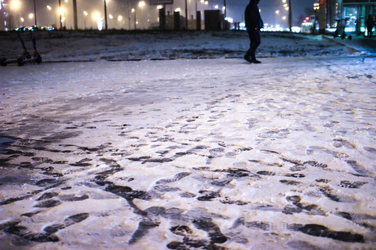 Синоптик Леус декабрь в Москве войдет в топ малоснежных с начала XXI века Пока в столице выпало 13 мм осадков а максимум снежного покрова составляет 3 см В лидерах же декабрь 2007 года с 14 мм осадков за месяц и декабрь 2019 года с максимумом высоты снежного покрова в 4 см Ближайшие осадки в столице возможны 21 22 декабря однако их будет совсем немного не более 1 2 мм Подписаться на Вести Подмосковья vmo24