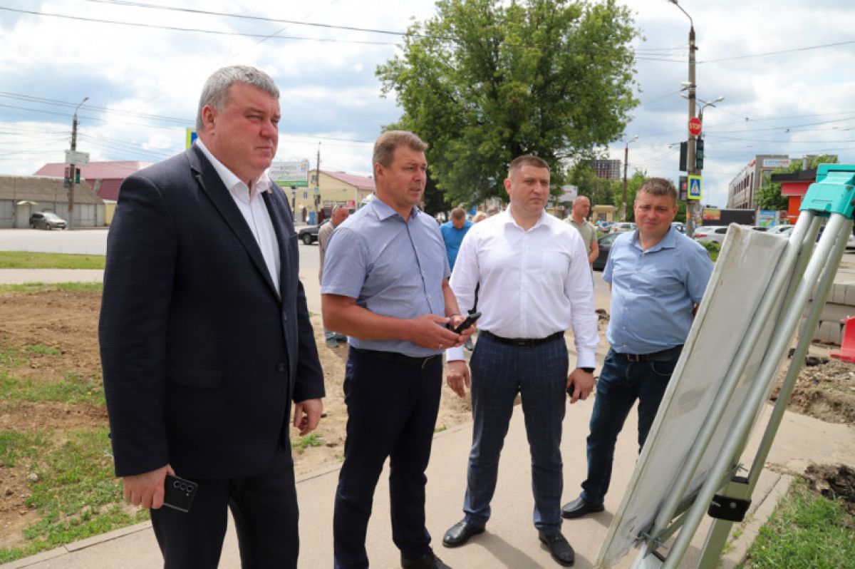 Илья Беспалов проинспектировал ход ремонтных работ на улице Тихмянова Сегодня, 10 июня, глава городской администрации в ходе выездного рабочего совещания обсудил ход работ на ул. Тихмянова. В совещании приняли участие представители подрядной организации, профильного управления. ↗ Прислать новость Подписаться