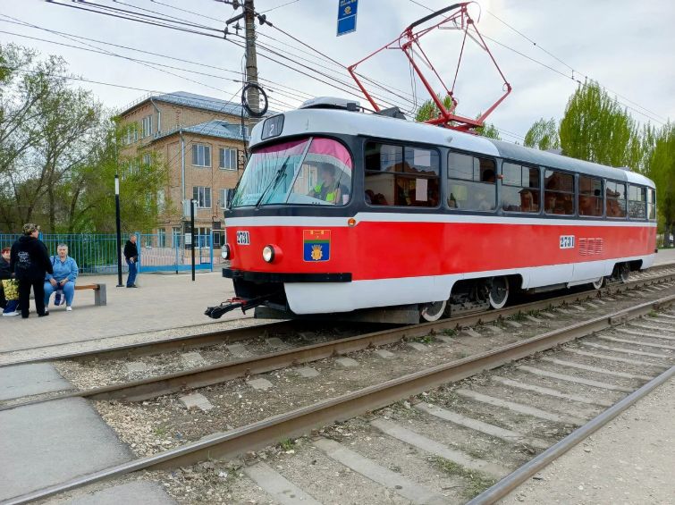 В Волгограде с 25 мая временно остановят трамвай на улице Ангарской. В границах улиц Голубинской и Волчанской начнется второй этап реконструкции трамвайной линии. На данном участке будет обновлено порядка 3.8 км пути в однопутном исчислении, а также проведены работы на кольце трамвая у остановки «Детский центр». На этот период изменится график движения трамваев, кроме того запустят компенсационный автобусный маршрут. График работы общественного транспорта в период реконструкции будет опубликован дополнительно. Подписаться Прислать новость