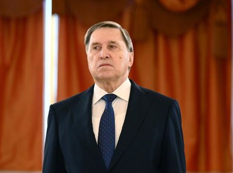 Юрий Ушаков заявил что Владимир Путин согласился с предложением Дональда Трампа продолжить работу по урегулированию в рамках специально создаваемых рабочих групп Он отметил что о параметрах рабочих групп по Украине станет известно в начале января Другие заявления помощника президента РФ Трамп заявил о впечатляющих перспективах экономического сотрудничества США с Россией в случае завершения конфликта на Украине Путин и Трамп договорились снова поговорить по телефону по итогам встречи президента США с Владимиром Зеленским для окончательного прекращения боевых действий от Киева требуется политическое решение которое касается Донбасса разговор с американским лидером был организован по инициативе Трампа он хотел обсудить с Путиным ряд вопросов перед встречей Зеленским Диалог продолжался 1 час 15 минут носил дружеский доброжелательный и деловой характер Путин привёл Трампу аргументы о принципиальной важности и впредь ориентироваться на понимания достигнутые в Анкоридже и в ходе двусторонних контактов президенты придерживаются аналогичных взглядов на то что временное прекращения огня под предлогом референдума ведет лишь к затягиванию конфликта Трамп сказал что убедился в стремлении России к политико дипломатическому урегулированию ситуации Подписаться на Говорит Москва Telegram VK MAX