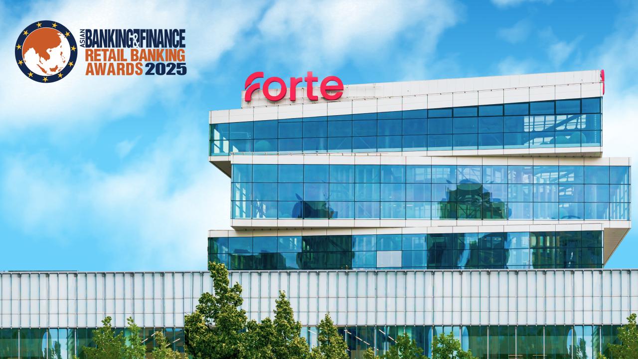 ForteBank признали «Лучшим розничным банком года» в Казахстане по версии Asian Banking & Finance ForteBank удостоили престижной международной награды Retail Bank of the Year — Kazakhstan в рамках премии Asian Banking & Finance Retail Banking Awards 2025. Это признание стало результатом уверенного роста и стратегического развития банка в розничном сегменте в 2024 году. По итогам отчётного периода ForteBank продемонстрировал значительное увеличение ключевых финансовых показателей: чистая прибыль выросла на 37,7 % в годовом выражении, а общий кредитный портфель увеличился на 32,1 %. Банк активно диверсифицировал направления розничного кредитования, укрепив позиции по ипотечным займам и автокредитованию. Значительные инвестиции также были направлены в приоритетные отрасли экономики — транспорт, строительство и сельское хозяйство. В результате общий объём активов превысил четыре трлн тенге, а средства клиентов достигли 2,87 трлн тенге. Премия Asian Banking & Finance ежегодно отмечает ведущие банки Азиатско-Тихоокеанского региона за достижения в сфере инноваций, устойчивого развития и за значительный вклад в экономику. Forte неоднократно признавался лучшим банком в различных номинациях авторитетными международными организациями и изданиями, такими как The Banker, Global Finance, Euromoney, Asiamoney, World Finance. • Лицензия АРРФР № 1.2.29/197/36 от 03.03.2020, выдана АО «ForteBank». • Партнёрский материал.