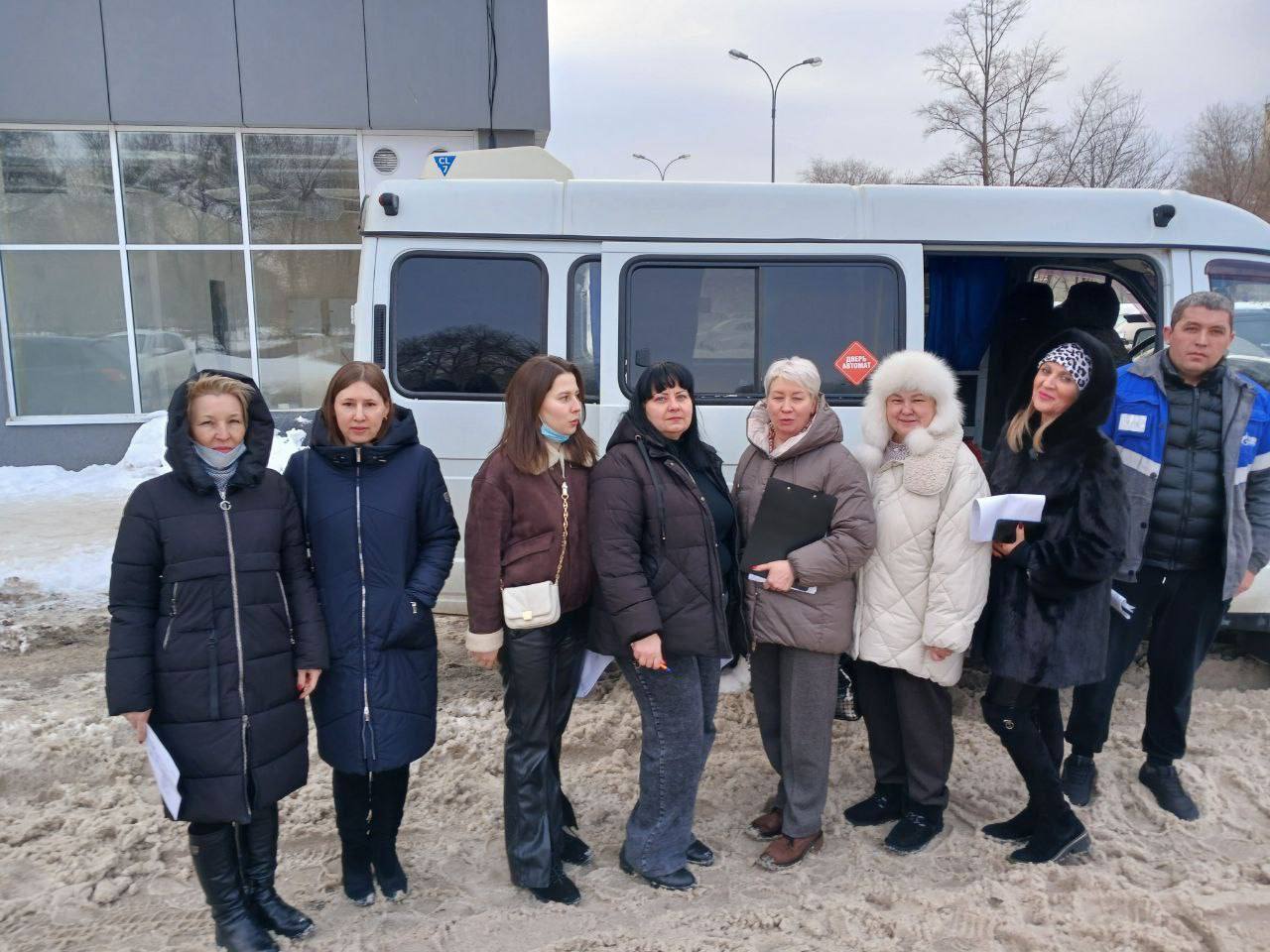 В Оренбурге продолжаются профилактические рейды Про Общество В областном центре профильные службы продолжают проводить профилактические рейды Мероприятия нацелены на поддержку семей оказавшихся в трудной жизненной ситуации или социально опасном положении Об этом сообщили в пресс службе мэрии В составе группы специалисты органов опеки сотрудники наркологического диспансера и полиции представители окружных комплексных центров врачи эксперты газовой службы и другие Во время рейдов в семьях из группы риска специалисты проверяют условия проживания детей оказывают необходимую социальную поддержку проверяют газовое оборудование и обращают внимание оренбуржцев на соблюдение правил пожарной безопасности Фото администрация Оренбурга Сайт Telegram VK Max 16 oren4oren