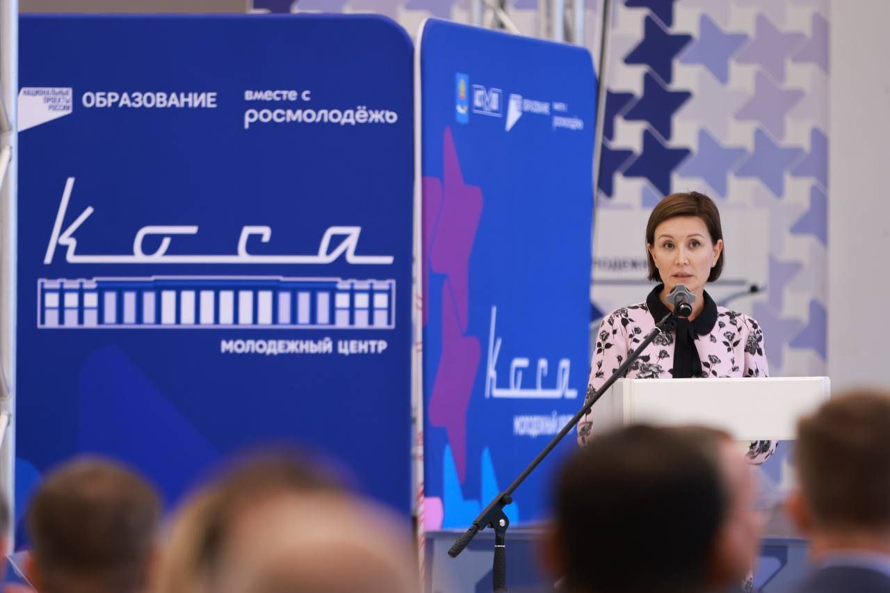 В Астрахани прошло заседание Инвестиционного совета и Совета по предпринимательству под председательством губернатора Игоря Бабушкина В заседании участвовала Светлана Чупшева генеральный директор АНО Агентство стратегических инициатив по продвижению новых проектов АСИ Обсуждались меры поддержки бизнеса новые подходы к привлечению инвесторов и создание сборника лучших практик для поддержки ветеранов СВО В регионе реализуется 76 инвестиционных проектов с общим объёмом вложений почти 2 трлн рублей к 2038 году Создано более 700 рабочих мест планируется создать ещё около 12 тысяч Активную роль в привлечении инвесторов играют особая экономическая зона Лотос и портовая зона Оля По итогам 2025 года Астраханская область улучшила интегральный индекс в национальном рейтинге состояния инвестиционного климата Совместно с экспертами АСИ определены приоритетные направления для дальнейшего развития сокращение сроков подключения к инфраструктуре и оптимизация процедур в муниципалитетах AST NEWS ru