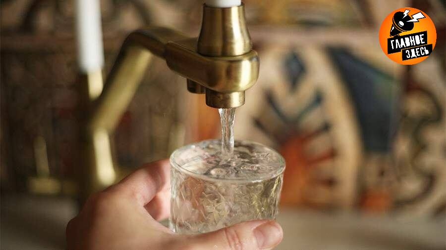 Новая схема мошенничества лабораторная проверка качества воды Злоумышленники звонят под видом сотрудников Водоканала и предлагают заменить счетчики с дальнейшей проверкой качества воды Просят назвать код из сообщения Затем сообщают что их Госуслуги взломаны и связываются с жертвой уже под видом сотрудников банка Предлагают перевести деньги на счет который пренадлежит преступникам Главное здесь Подписывайтесь