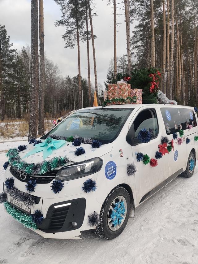 В центре Перми прошел первый автопарад Дедов Морозов и Снегурочек. Участники украсили свои автомобили гирляндами, мишурой и другими новогодними атрибутами, а сами облачились в костюмы Деда Мороза и Снегурочки. Автопарад проводился в поддержку акции «Стань Дедом Морозом!» по исполнению желаний детей-сирот и тяжелобольных ребят.  Фото: Ольга Малышева, Александр Соловьёв, Оля Трофимова, Гулия Зиннятуллина и Эльвира Соловьёва.   Крутые события Перми — подписаться