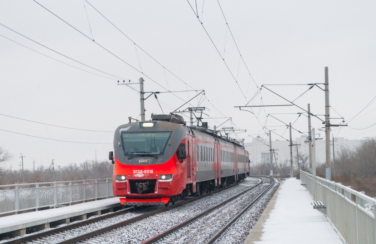 Дополнительные рейсы городской электрички между станциями Волжский и Шпалопропитка назначены на 31 января С целью изучения восстребованности городских электричек в Волгограде на 31 января назначены дополнительные рейсы между станциями Волжский и Шпалопропитка 6425 6426 Волжский Шпалопропитка отправлением со ст Волжский в 10 47 прибытием на ст Шпалопропитка в 12 31 6442 6441 Шпалопропитка Волжский отправлением со ст Шпалопропитка в 18 05 прибытием на ст Волжский в 19 46 В пути следования предусмотрены остановки на станциях Спартановка Мамаев Курган Волгоград 1 Акварель и других Просим пассажиров заранее ознакомиться с расписанием и спланировать свою поездку