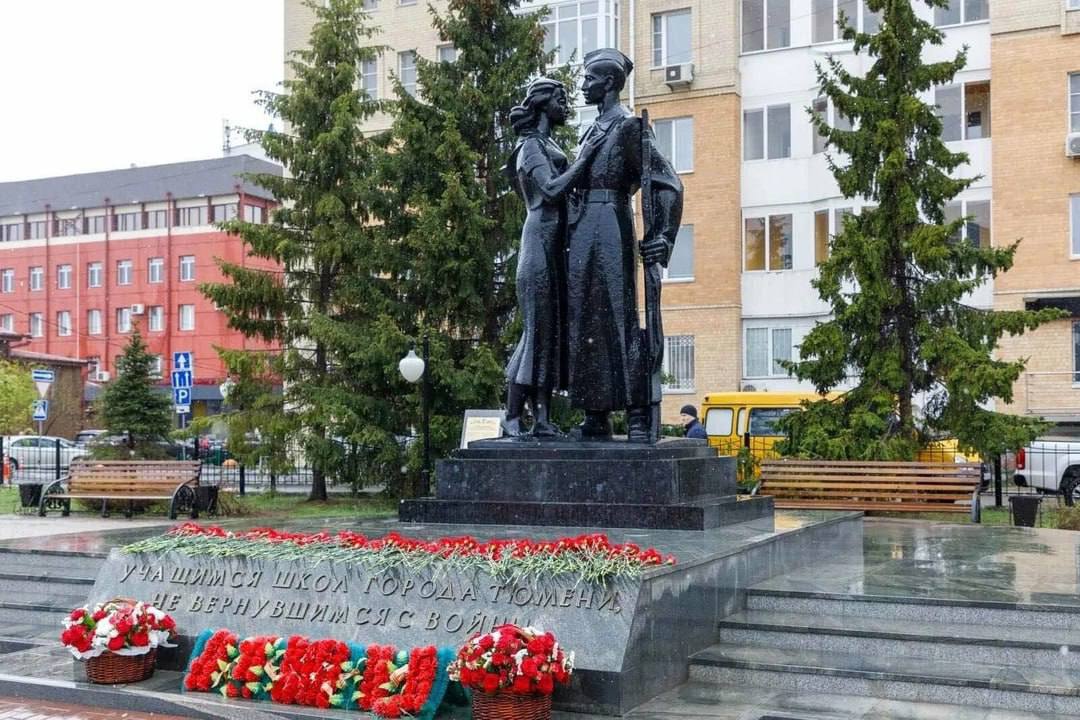 Воинские памятники будут под круглосуточной охраной С 1 по 12 мая в Тюмени будет организована круглосуточная охрана воинских памятников, мемориалов и мест захоронений воинов Великой Отечественной войны. Перед началом праздничных мероприятий также будет проведено обследование общественных территорий на взрывобезопасность. Особое внимание будет уделено гостиницам и другим местам размещения.
