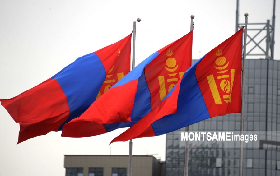 Монголия объединит усилия с Организацией Объединенных Наций ООН Китаем и Южной Кореей в борьбе с опасными песчаными бурями Об этом 28 октября сообщает ТАСС со ссылкой на монгольское министерство окружающей среды В министерстве отметили что монгольские песчаные бури стали чаще доходить до соседних стран и загрязнять воздух В связи с этим в рамках недели ООН ведомство договорилось с международной организацией а также Китаем и Южной Кореей о сотрудничестве для решения этой проблемы Кроме того вопрос песчаных бурь обсудят на полях конференции сторон Конвенции ООН по борьбе с опустыниванием которая пройдет в столице Монголии в следующем августе монголия mongoluls24