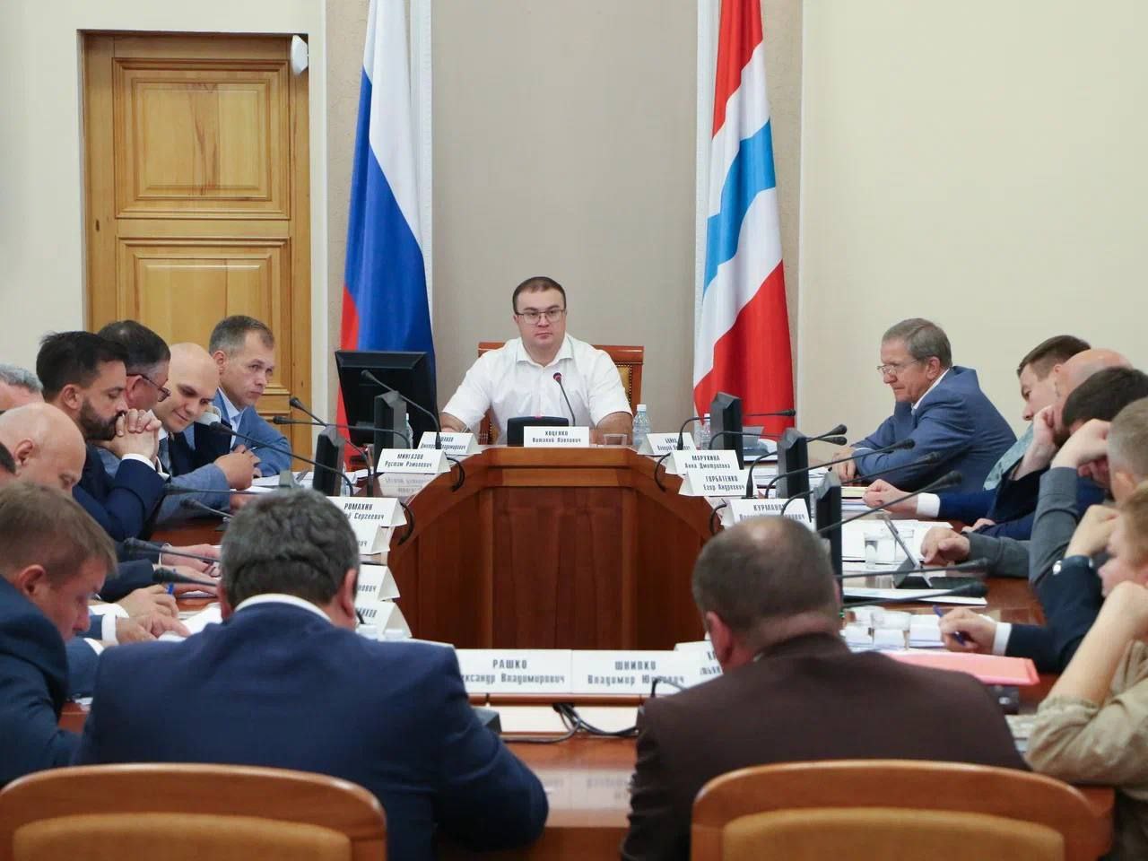 Губернатор Омской области Виталий Хоценко поручил отменить повышение тарифов на ЖКХ  Об этом сообщила пресс-секретарь губернатора Мина Ахвердиева.  АО «Тепловая компания» отказывается от мероприятий инвестиционной программы.     Губернатор Омской области Виталий Хоценко на основании обращения от «Тепловой компании» поручил подготовить указ, отменяющий документ, подписанный ранее исполняющим обязанности, о повышении индекса.   Указ сейчас проходит согласования.   : Сергей Мельников  Подписаться Написать в редакцию