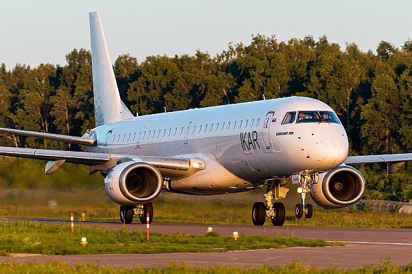 Авиакомпания Nordwind запускает прямой рейс Казань Сургут Этой осенью полетная программа авиакомпании Nordwind Airlines дополнится прямым регулярным рейсом по маршруту Казань Сургут Полеты будут выполняться совместно с авиакомпанией Икар на самолетах Embraer 190 с компоновкой 110 пассажирских мест Об этом сообщает AVIA RU Как напоминают в пресс службе воздушной гавани пассажирам также доступны прямые рейсы Nordwind Airlines из столицы Республики Татарстан в Астрахань Барнаул Бишкек Волгоград Горно Алтайск Душанбе Иркутск Калининград Кемерово Красноярск Махачкалу Минеральные Воды Москву Мурманск Новокузнецк Омск Санкт Петербург Сочи Томск Улан Удэ Уфу и Худжанд В свою очередь на регулярных рейсах авиакомпании из Сургута можно добраться в Сочи и Махачкалу aviaru net n286823