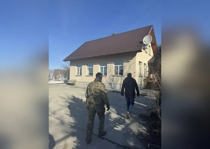 Экс руководитель Межрайонной инспекции Федеральной налоговой службы ИФНС 19 по Новосибирской области задержан силовиками в рамках уголовного дела о получении крупной взятки сообщило новосибирское Управление ФСБ Посредником в схеме выступал сотрудник полиции ФСБ задержала бывшего начальника Межрайонных инспекций Федеральной налоговой службы 19 и 21 по Новосибирской области Игоря Колегова На налоговика завели дело о получении взятки в особо крупном размере ч 6 ст 290 УК РФ Подробнее по ссылке