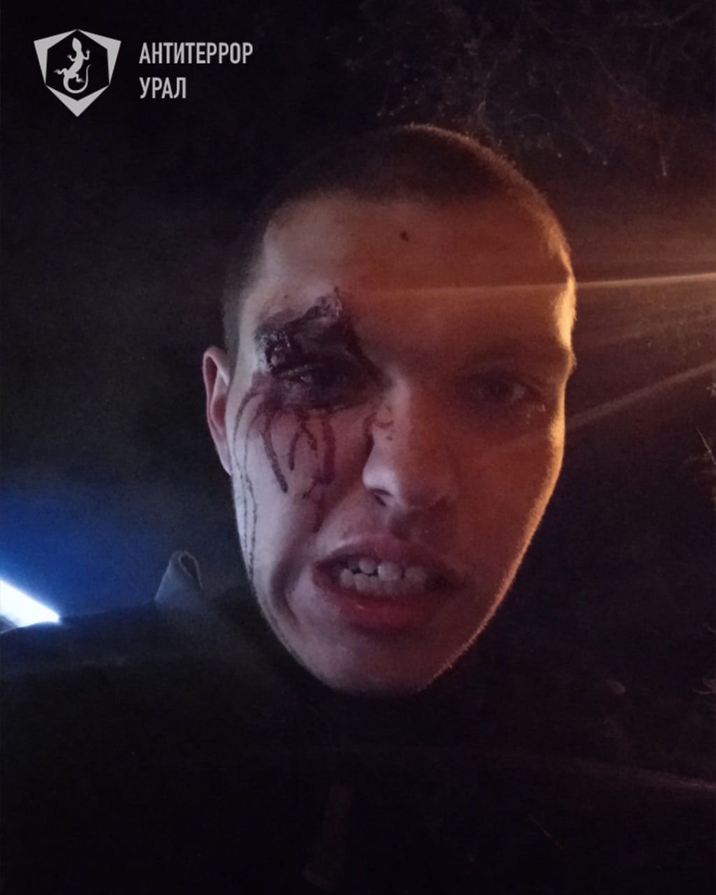 # Избивавшего бездомных свердловчанина посадили на 17 лет Эти жесткие видео снял Егор Бобылев. По данным следствия, с июля по ноябрь 2023 года он нападал на людей по указанию украинских неонацистов. Свои акции устрашения парень записывал на камеру и распространял через радикальные телеграм-каналы. Его признали виновным в участии в деятельности международной террористической организации и вовлечении молодежи в экстремизм. Первые 5 лет Бобылев проведет в тюрьме, оставшийся срок — в колонии строгого режима. Фото: телеграм-канал «Антитеррор Урал» Новости из Екатеринбурга