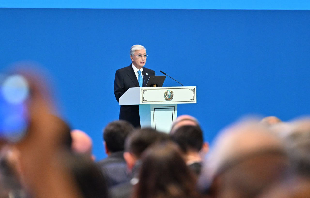 Для иностранных студентов в Казахстане упростят визовый режим и возможность трудоустройства в стране Токаев Республика уделяет большое внимание повышения уровня образования в собственных вузах подчеркнул президент на форуме Казахстан территория академических знаний Он констатировал что 5 университетов Казахстана вошли в список лучших учебных заведений мира подготовленный изданием Times Higher Education назвав достижение значимым По его словам к 2029 году планируется увеличить количество иностранных студентов до 100 тысяч с 31 тысячи в этом году sputnikKZ