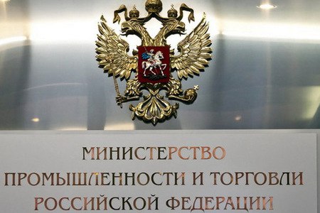 Минпромторг назвал возможной перевозку людей с помощью БАС в будущем Возникновение направления использования беспилотных авиационных систем БАС для перевозки людей допускается в будущем но конкретизация сроков преждевременна Такие данные приводятся в опубликованном Минпромторгом РФ на портале проектов нормативных правовых актов проекте распоряжения правительства России об утверждении стратегии развития беспилотной авиации на период до 2030 года и на перспективу до 2035 года и плана мероприятий по ее реализации Об этом сообщает ТАСС Базовыми условиями для развития таких перевозок являются эффективная оптимизация нормативно правового регулирования рост интереса разработчиков и изготовителей к освоению сверхинновационных технологий готовность общества к роботизации и перспективной аэромобильности aviaru net n289209