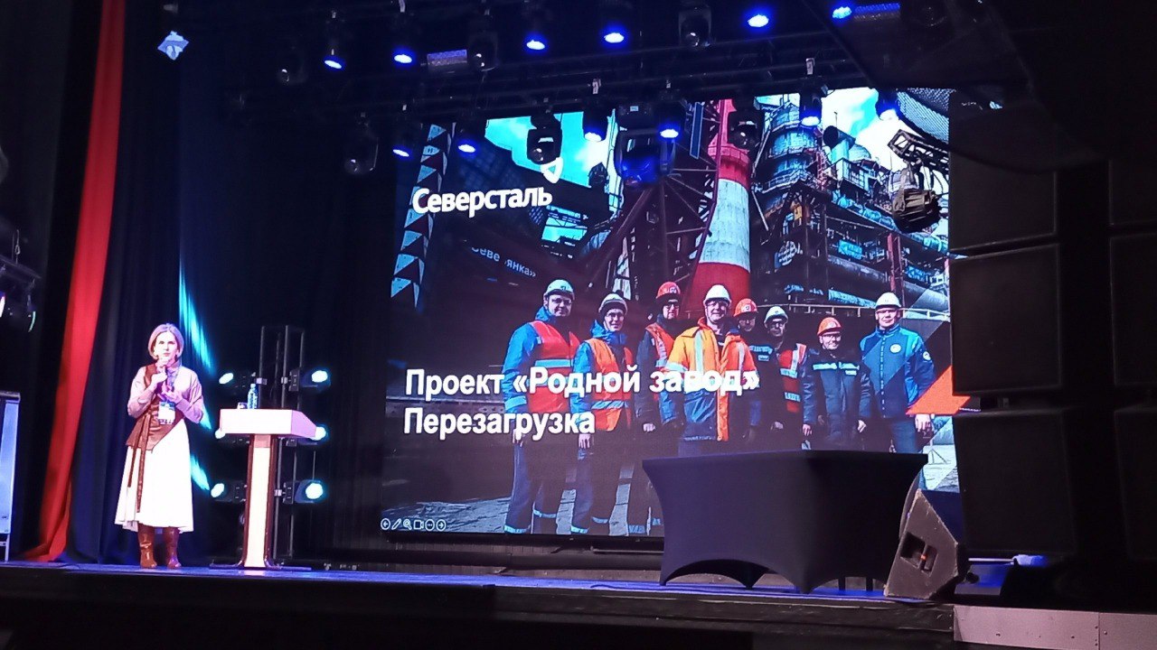 Первый день конгресса подходит к концу!  Программа открытия завершается практическим блоком. Алевтина Золотарева, эксперт Всероссийского акселератора "Открытая промышленность" Агентства стратегических инициатив  АСИ  по корпоративным брендам провела мастер-класс, раскрыв потенциал продвижения предприятий через ценности. Такими ценностями может быть и практическая польза от продукции, выпускаемой компанией, и общепризнанные идеалы - семья, труд, взаимопомощь.  Наталья Кисельникова и Алевтина Золотарева провели с участниками конгресса мозговой штурм по разработке стратегических инициатив по развитию промтуризма в регионе.    Завтра - второй день Всероссийского туристического конгресса "Ворота Русского Севера" и работа по вопросам агротуризма, туризма на базе Музея К.Э. Циолковского, авиации и космонавтики, аналитических исследований, разбор кейсов.