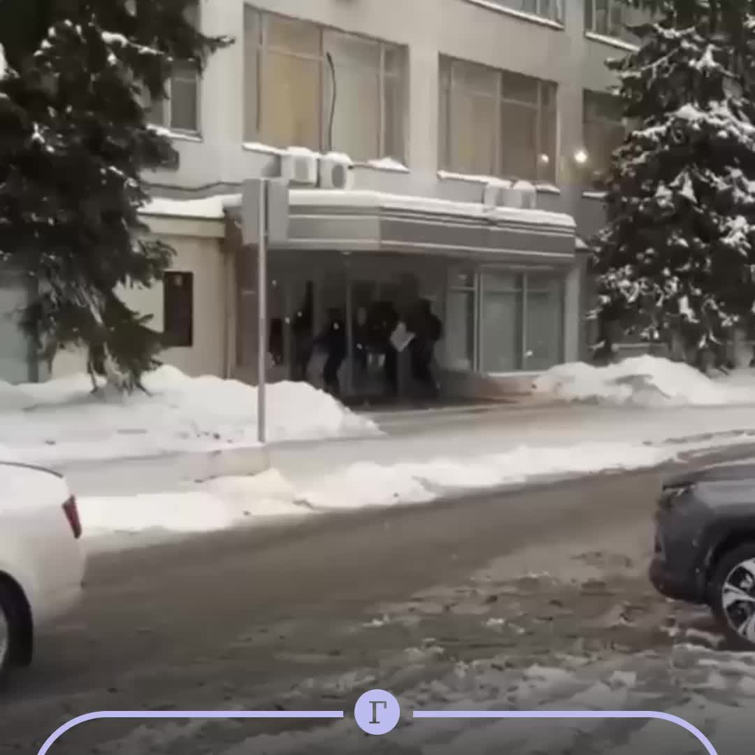 Активисты заблокировали офис РКН в Москве в знак протеста против блокировки Telegram