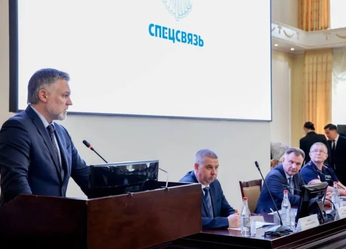 В Якутии проходит стратегическая сессия «Спецсвязи» Сегодня, 27 июня, в Якутске состоялось открытие стратегической сессии по планам развития регионального управления специальной связи по Дальневосточному региону. Участников мероприятия поприветствовал председатель правительства Якутии Кирилл Бычков. Он отметил, что событие имеет особое значение для региона. Об этом сообщает пресс-служба главы и правительства республики. Подробнее читайте по ссылке Фото: Саргын Скрябин, ЯСИА