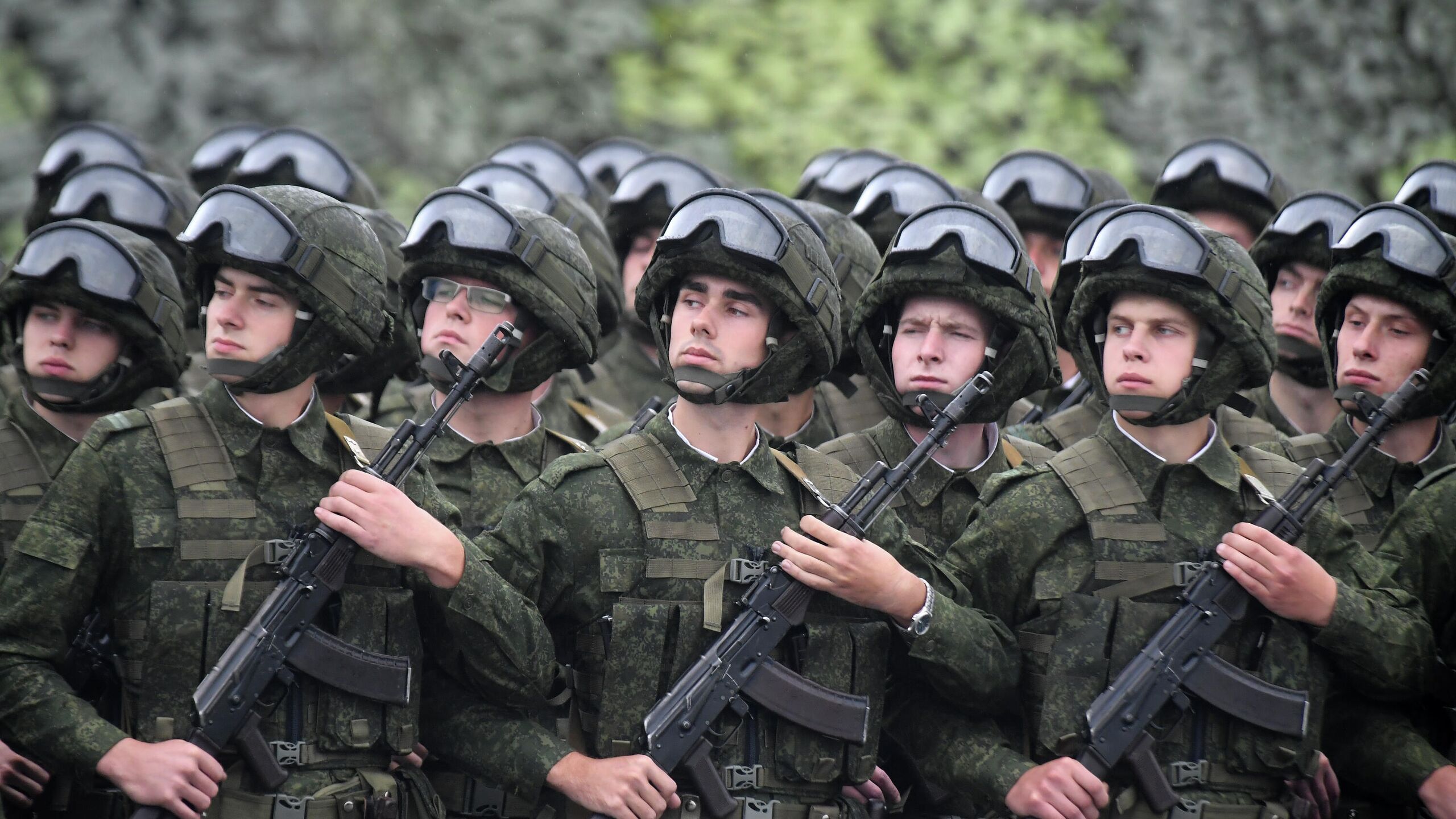 Военные стран СНГ, обучающиеся в РФ, и их семьи могут до 31 декабря 2027 года временно находиться в РФ без дактилоскопической регистрации, соответствующий указ размещен на сайте официального опубликования правовых актов.