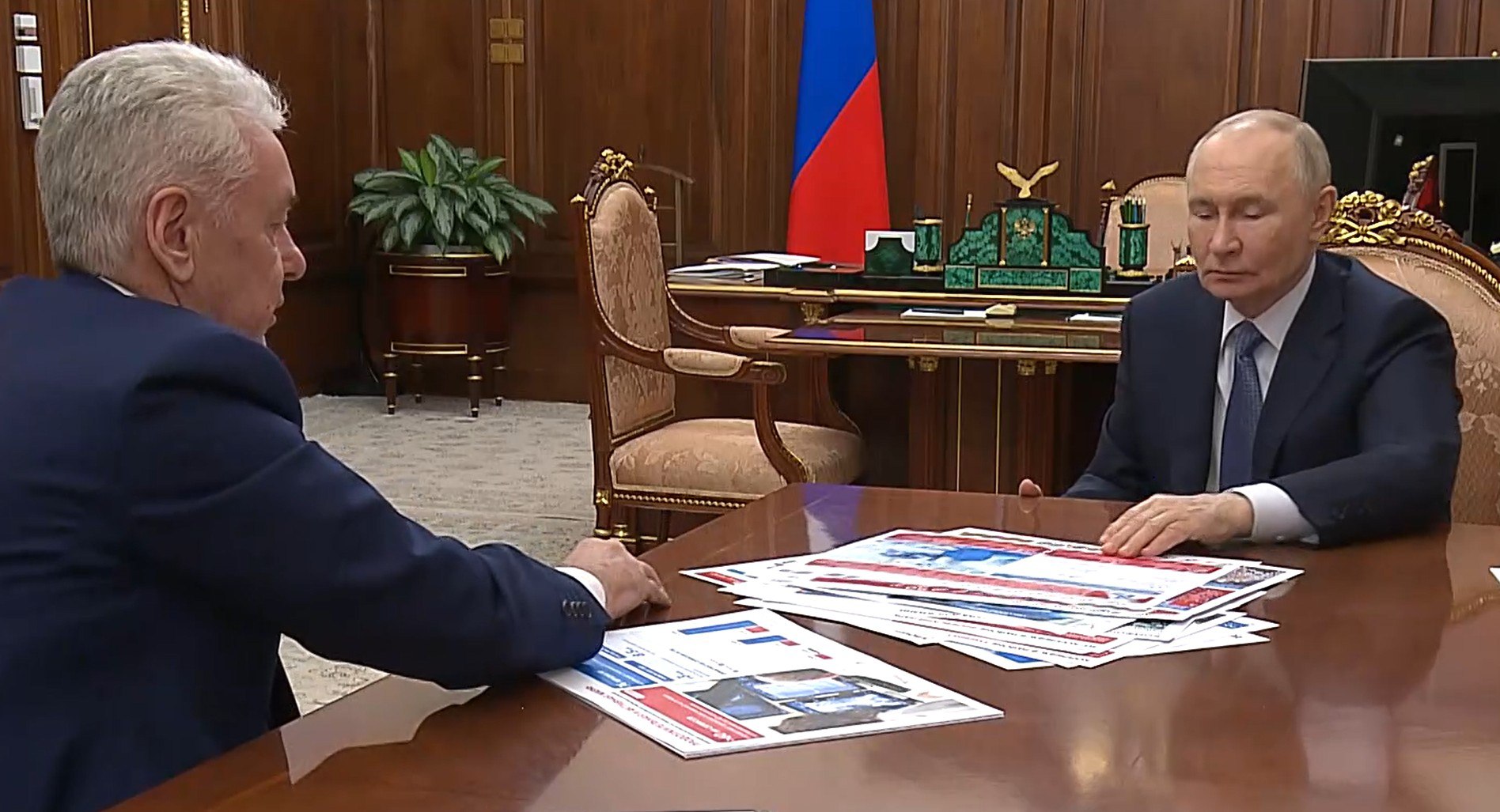 Мэр Москвы Сергей Собянин доложил президенту РФ Владимиру Путину об итогах 2025 года и планах на 2026 год По словам Собянина минувший год был непростой тем не менее город сохранил положительную динамику по большинству отраслей экономики По социальному развитию не прекратили ни одну программу реализовали и выполнили практически все задачи которые перед нами стояли Подпишись на Агентство Москва Мы в МАХ