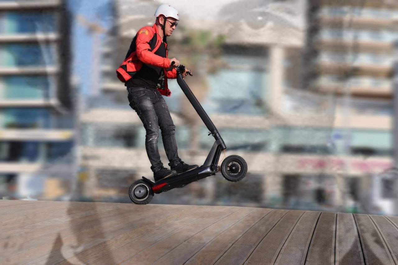 Российский сервис Whoosh запустил аренду электросамокатов в Колумбии Whoosh вышел на новый рынок в Южной Америке запустив аренду электросамокатов в Медельине В начале 2026 года компания планирует расшириться ещё в одном городе Колумбии Whoosh активно растёт в регионе парк его самокатов в Южной Америке достигает 14 тысяч а количество пользователей за год выросло более чем вдвое Порадуемся за отечественный бизнес Будда маркетинга