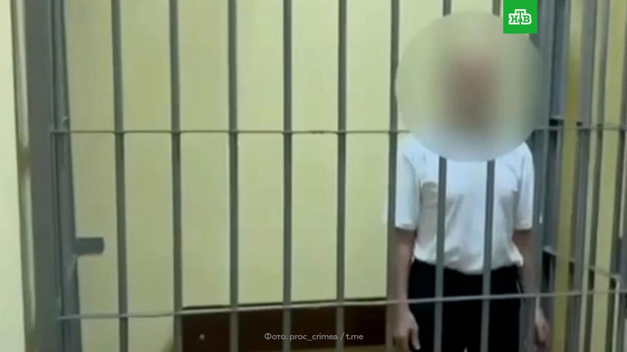 Скинул 5 тысяч и сел на 14 лет — именно на такой срок суд в Запорожской области отправил в колонию строгого режима пенсионера из Мелитополя за донат ВСУ.  Следствие доказало, что с октября 2023 года по июль 2024 года пожилой мужчина перевел через мобильное приложение около 5 тысяч рублей на счет иностранного банка, который используется украинскими спецслужбами.   Эти деньги предназначались для финансовой поддержки украинских войск, из-за чего 65-летнего подсудимого признали виновным в государственной измене.        Буст канала